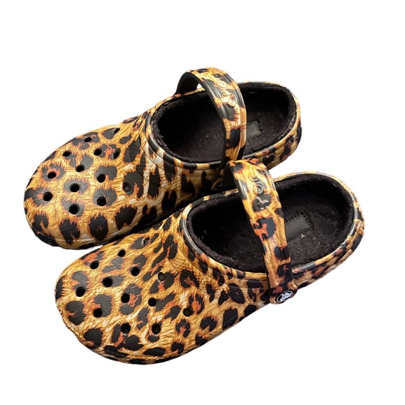 CROCS. Size 6 in men and 8 in woman. - Picture 4 of 5